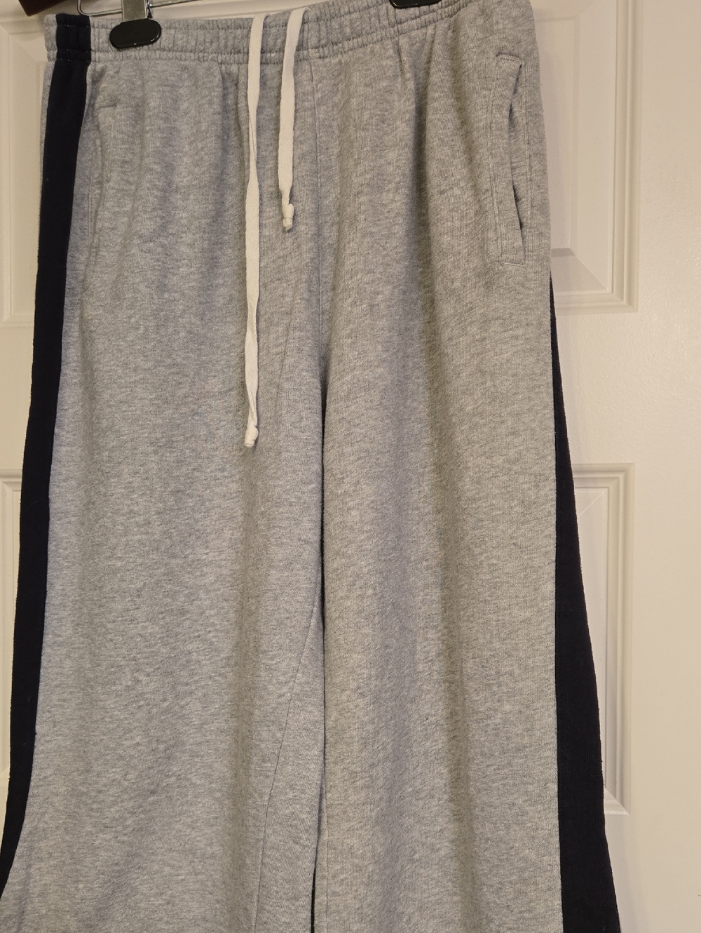 BRANDY MELVILLE 💋💋wide LegWomen's Grey Sweatpants Navy Side Panels